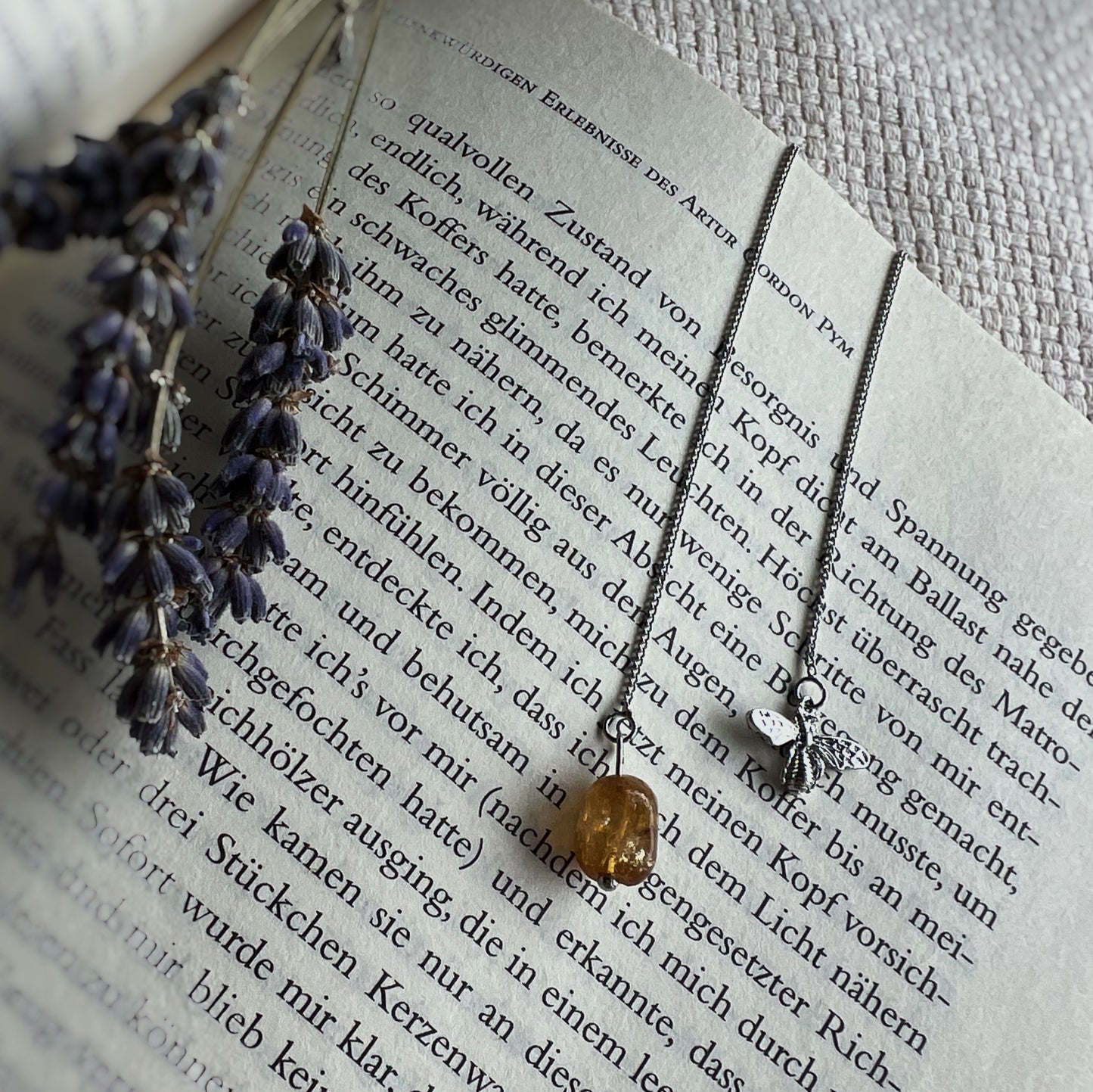 AMBRA - Asymmetrische Fädelohrringe