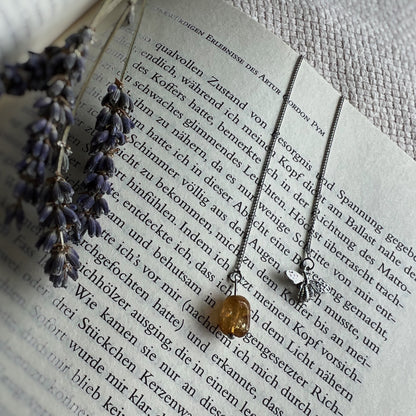 AMBRA - Asymmetrische Fädelohrringe