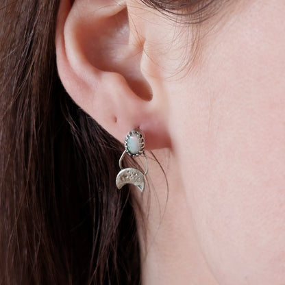 FAELIGHT - Ohrringe | 925 Silber & 999 Silber, Stecker mit Opal und Mondsichel