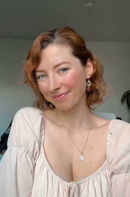 JAGÓDKA - Hängeohrringe mit Erdbeer-Anhänger