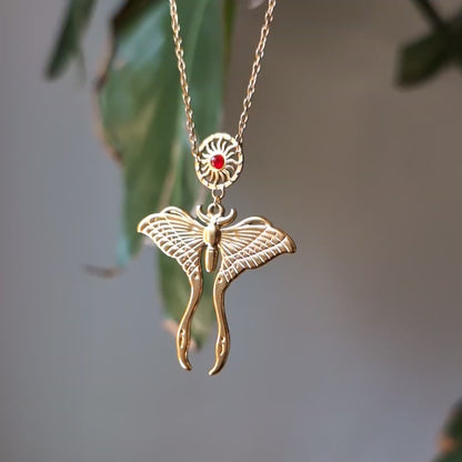 CALYRA ✦ Kette mit Karneol und Lunafalter