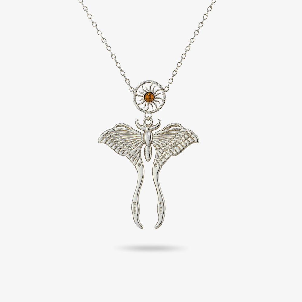 CALYRA ✦ Kette mit Karneol und Lunafalter