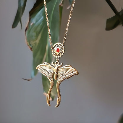CALYRA ✦ Kette mit Karneol und Lunafalter